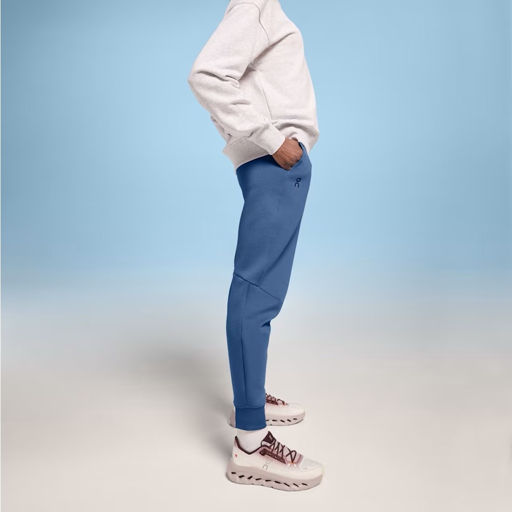 On Running blue sweat pants - Small NWT